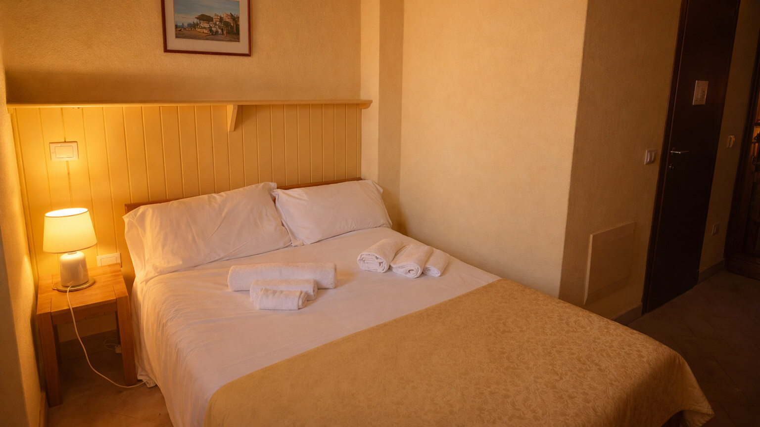 Camere Economy con letto alla francese - Relais Borgo Campello